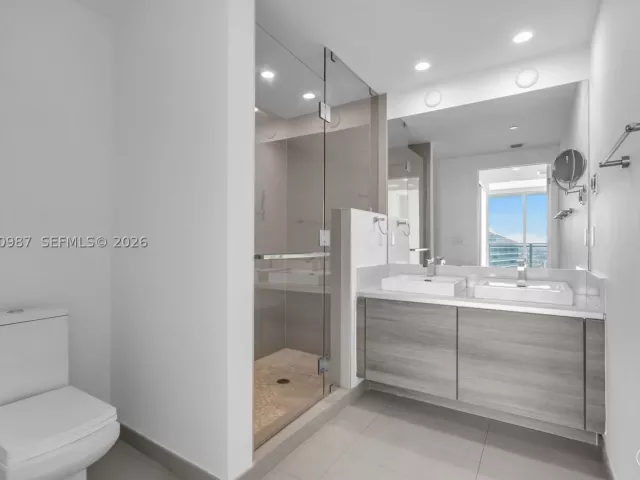 2-bedroom condo for rent in Miami - 1080 Brickell Ave 3801 - MondialRealty