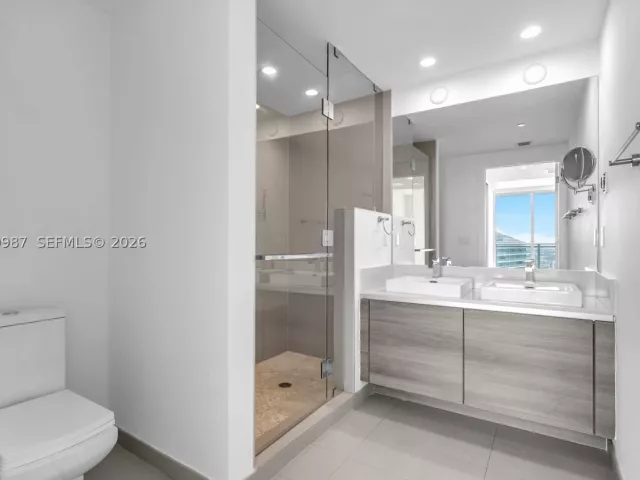 2-bedroom condo for rent in Miami - 1080 Brickell Ave 3801 - MondialRealty