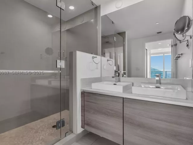 2-bedroom condo for rent in Miami - 1080 Brickell Ave 3801 - MondialRealty