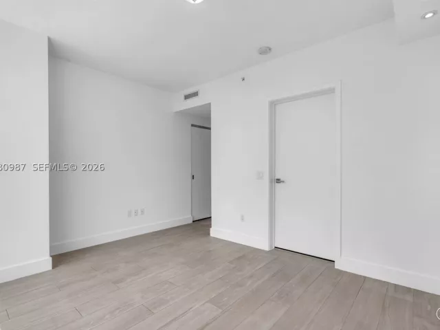 2-bedroom condo for rent in Miami - 1080 Brickell Ave 3801 - MondialRealty