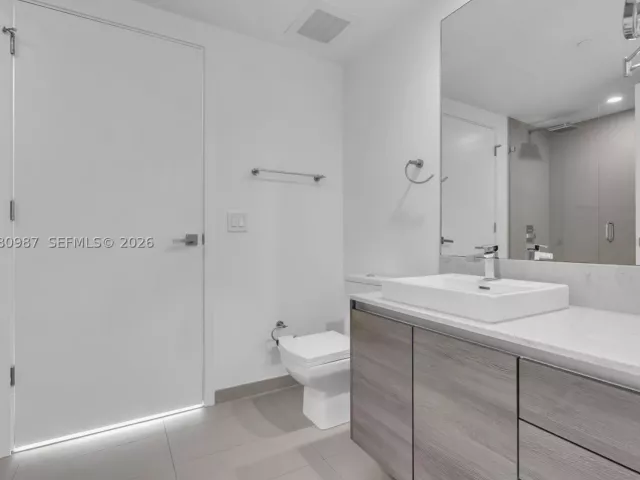 2-bedroom condo for rent in Miami - 1080 Brickell Ave 3801 - MondialRealty