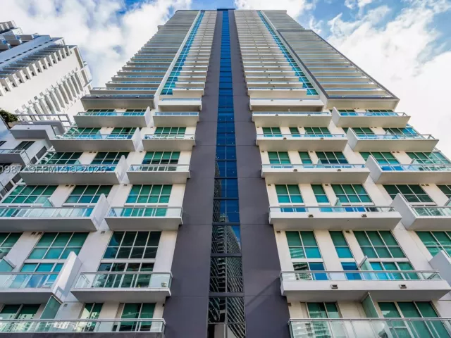 2-bedroom condo for rent in Miami - 1080 Brickell Ave 3801 - MondialRealty