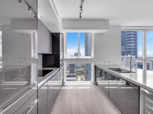2-bedroom condo for rent in Miami - 1080 Brickell Ave 3801 - MondialRealty