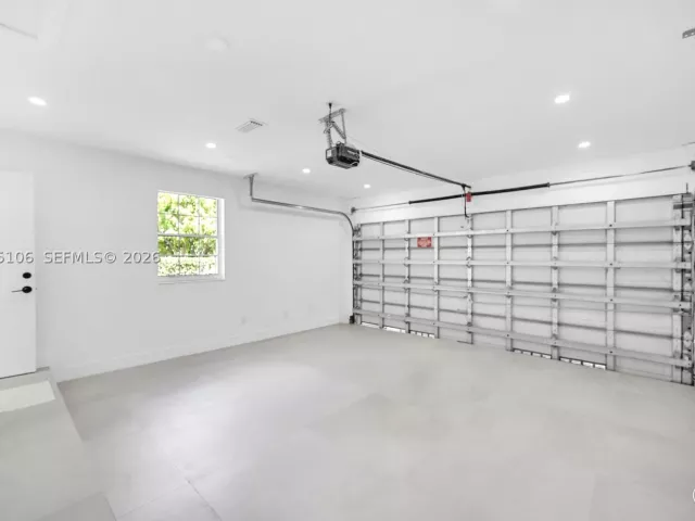 4-bedroom home for sale in Miami - 13078 NW 10th St - MondialRealty