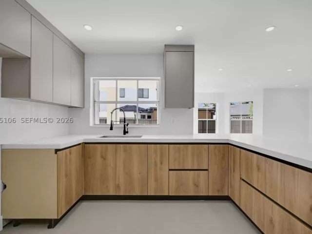 4-bedroom home for sale in Miami - 13078 NW 10th St - MondialRealty