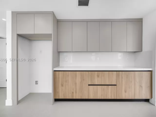 4-bedroom home for sale in Miami - 13078 NW 10th St - MondialRealty