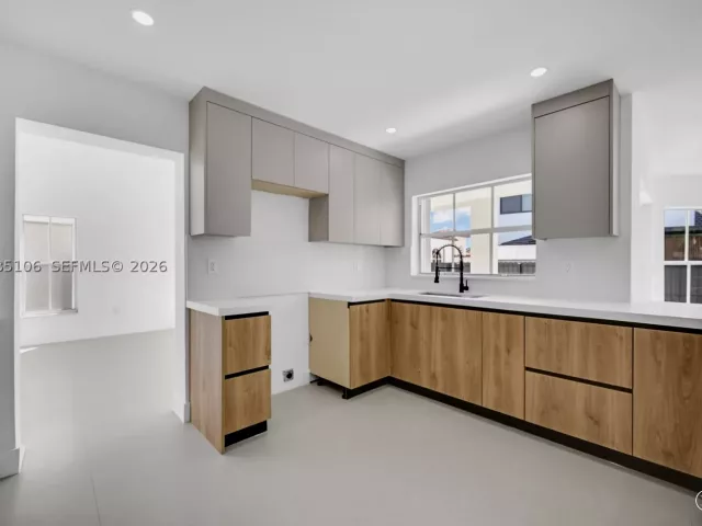 4-bedroom home for sale in Miami - 13078 NW 10th St - MondialRealty