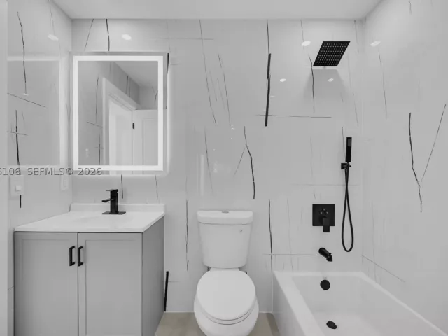 4-bedroom home for sale in Miami - 13078 NW 10th St - MondialRealty