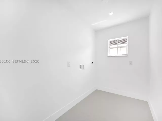 4-bedroom home for sale in Miami - 13078 NW 10th St - MondialRealty
