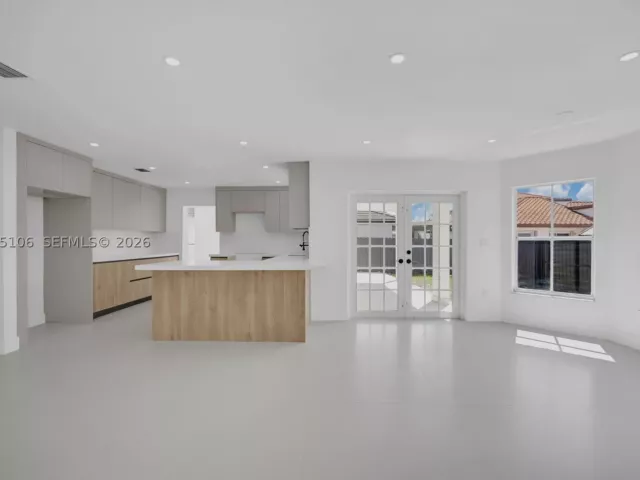 4-bedroom home for sale in Miami - 13078 NW 10th St - MondialRealty