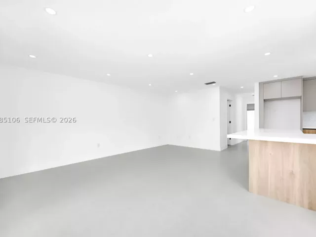 4-bedroom home for sale in Miami - 13078 NW 10th St - MondialRealty