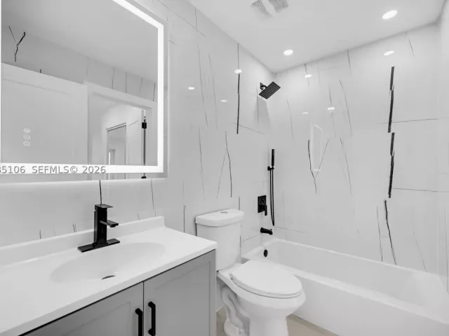 4-bedroom home for sale in Miami - 13078 NW 10th St - MondialRealty