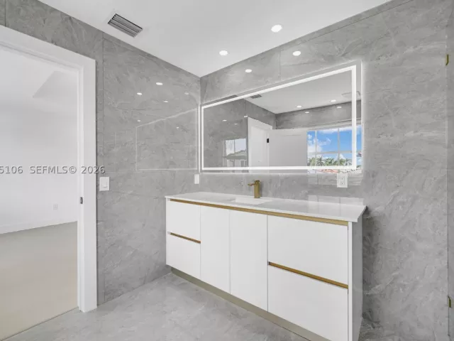 4-bedroom home for sale in Miami - 13078 NW 10th St - MondialRealty