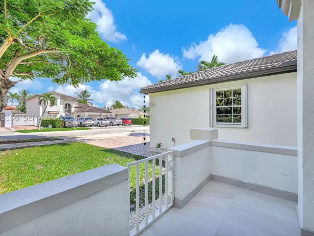 4-bedroom home for sale in Miami - 13078 NW 10th St - MondialRealty