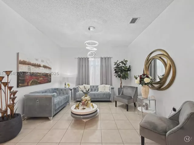 4-bedroom home for rent in Homestead - 522 NE 20th Ave - MondialRealty