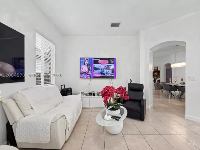 4-bedroom home for rent in Homestead - 522 NE 20th Ave - MondialRealty