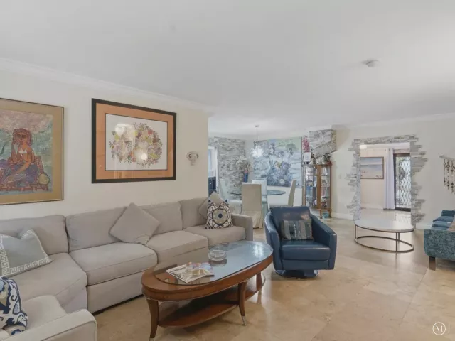 3-bedroom home for rent in Hallandale Beach - 707 SW 3RD Avenue - MondialRealty