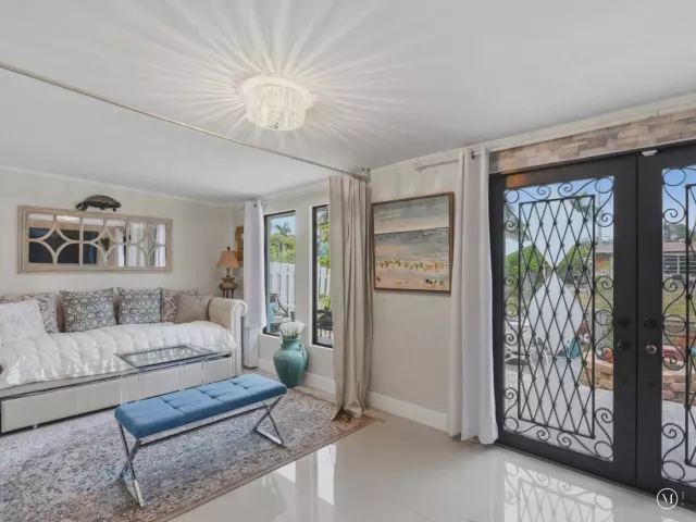 3-bedroom home for rent in Hallandale Beach - 707 SW 3RD Avenue - MondialRealty