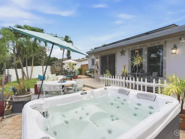 3-bedroom home for rent in Hallandale Beach - 707 SW 3RD Avenue - MondialRealty