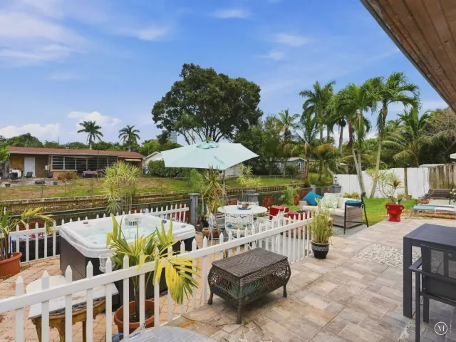 3-bedroom home for rent in Hallandale Beach - 707 SW 3RD Avenue - MondialRealty