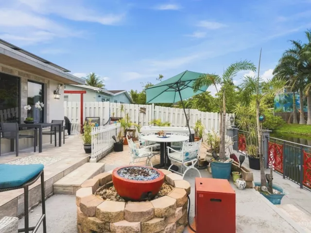 3-bedroom home for rent in Hallandale Beach - 707 SW 3RD Avenue - MondialRealty