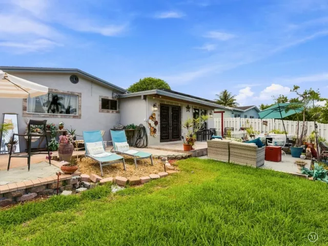 3-bedroom home for rent in Hallandale Beach - 707 SW 3RD Avenue - MondialRealty