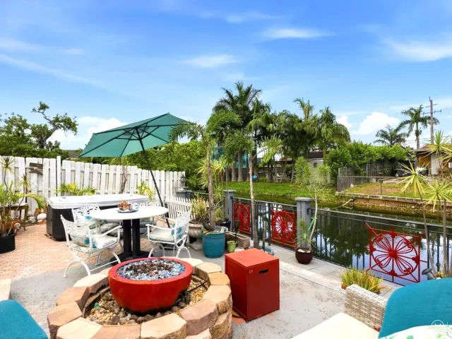 3-bedroom home for rent in Hallandale Beach - 707 SW 3RD Avenue - MondialRealty
