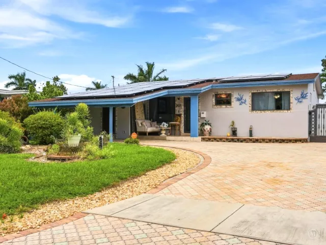 3-bedroom home for rent in Hallandale Beach - 707 SW 3RD Avenue - MondialRealty