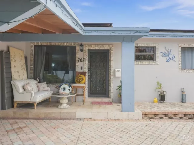 3-bedroom home for rent in Hallandale Beach - 707 SW 3RD Avenue - MondialRealty