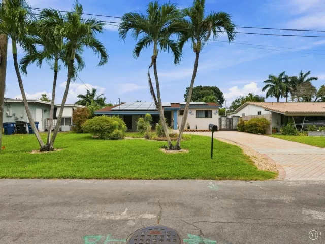 3-bedroom home for rent in Hallandale Beach - 707 SW 3RD Avenue - MondialRealty
