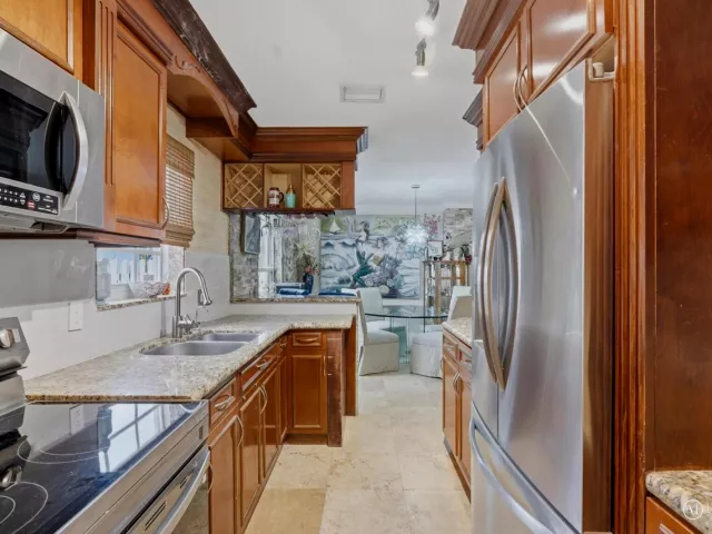 3-bedroom home for rent in Hallandale Beach - 707 SW 3RD Avenue - MondialRealty