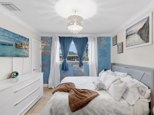3-bedroom home for rent in Hallandale Beach - 707 SW 3RD Avenue - MondialRealty