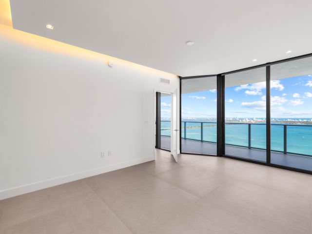4-bedroom condo for rent in Miami - 700 NE 24TH Street 4601 - MondialRealty