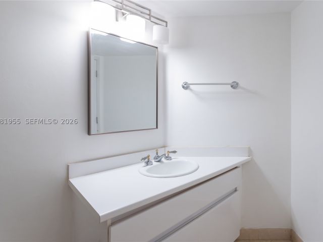 3-bedroom condo for sale in Sunny Isles Beach - 16711 Collins Ave 1704 - MondialRealty