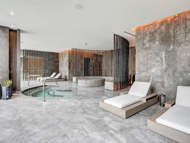 4-bedroom condo for sale in Miami - 650 NE 32nd St PH5003 - MondialRealty