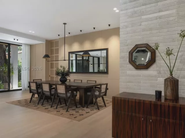 4-bedroom home for sale in Coral Gables - 418 Castania Ave - MondialRealty