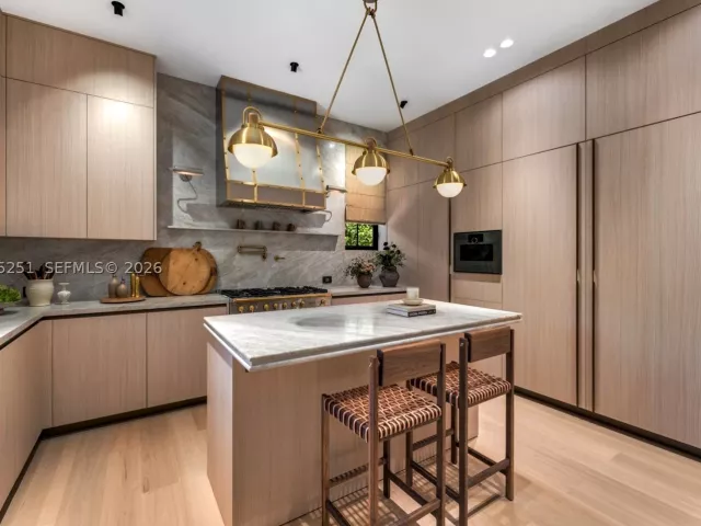 4-bedroom home for sale in Coral Gables - 418 Castania Ave - MondialRealty