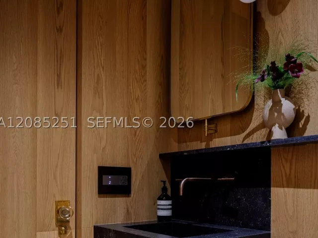 4-bedroom home for sale in Coral Gables - 418 Castania Ave - MondialRealty