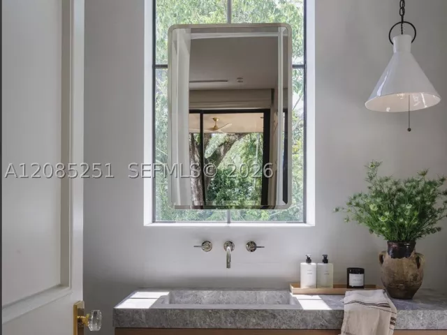 4-bedroom home for sale in Coral Gables - 418 Castania Ave - MondialRealty