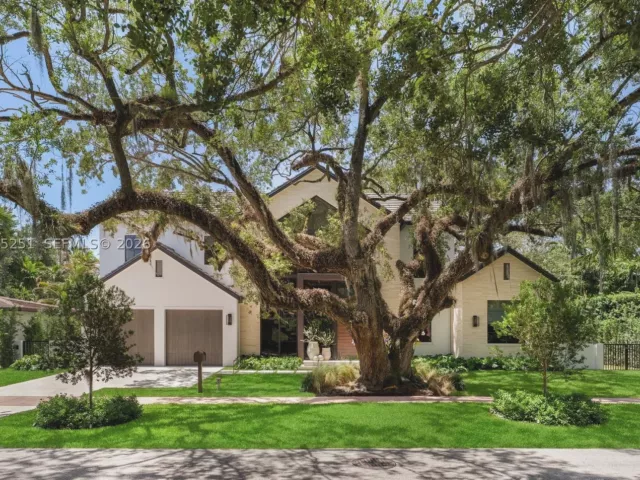 4-bedroom home for sale in Coral Gables - 418 Castania Ave - MondialRealty