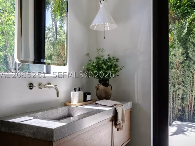 4-bedroom home for sale in Coral Gables - 418 Castania Ave - MondialRealty