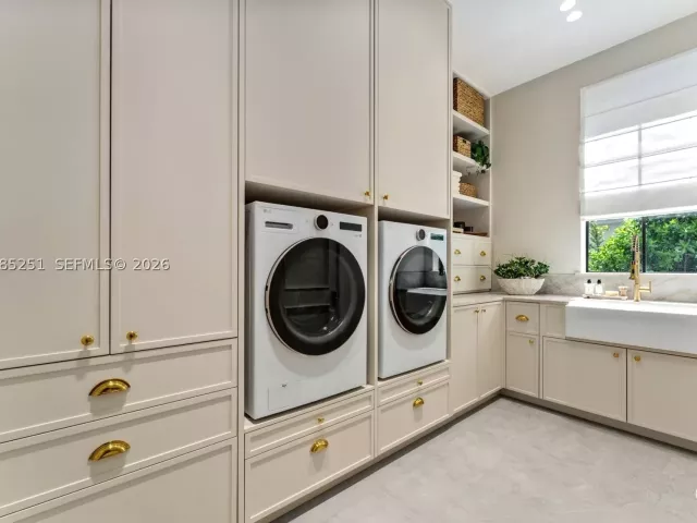 4-bedroom home for sale in Coral Gables - 418 Castania Ave - MondialRealty
