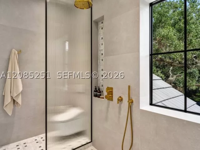 4-bedroom home for sale in Coral Gables - 418 Castania Ave - MondialRealty