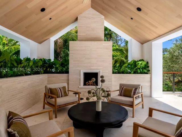 4-bedroom home for sale in Coral Gables - 418 Castania Ave - MondialRealty