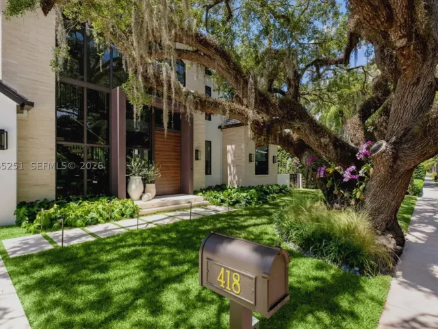 4-bedroom home for sale in Coral Gables - 418 Castania Ave - MondialRealty