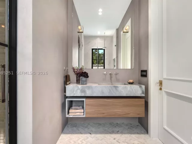 4-bedroom home for sale in Coral Gables - 418 Castania Ave - MondialRealty