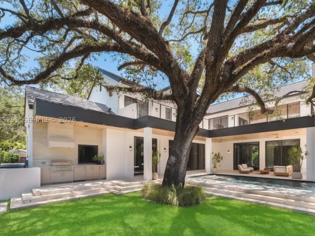 4-bedroom home for sale in Coral Gables - 418 Castania Ave - MondialRealty
