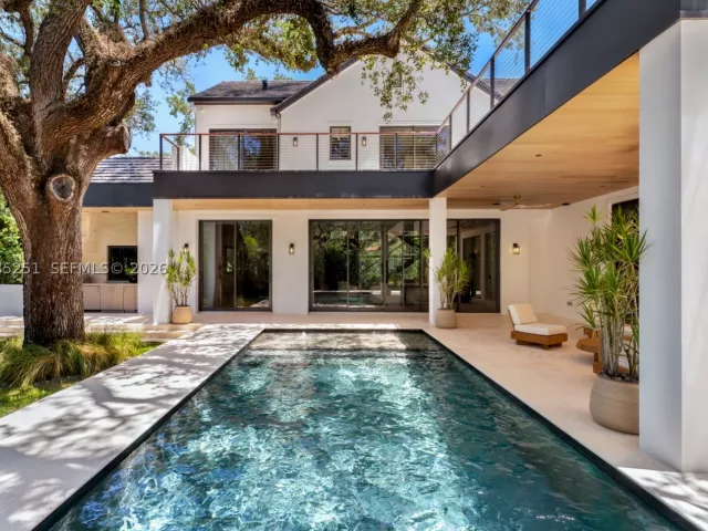 4-bedroom home for sale in Coral Gables - 418 Castania Ave - MondialRealty