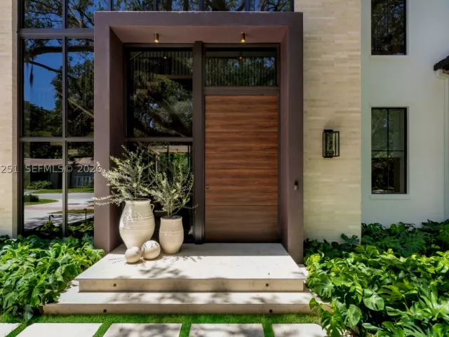 4-bedroom home for sale in Coral Gables - 418 Castania Ave - MondialRealty