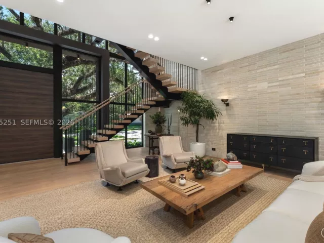 4-bedroom home for sale in Coral Gables - 418 Castania Ave - MondialRealty